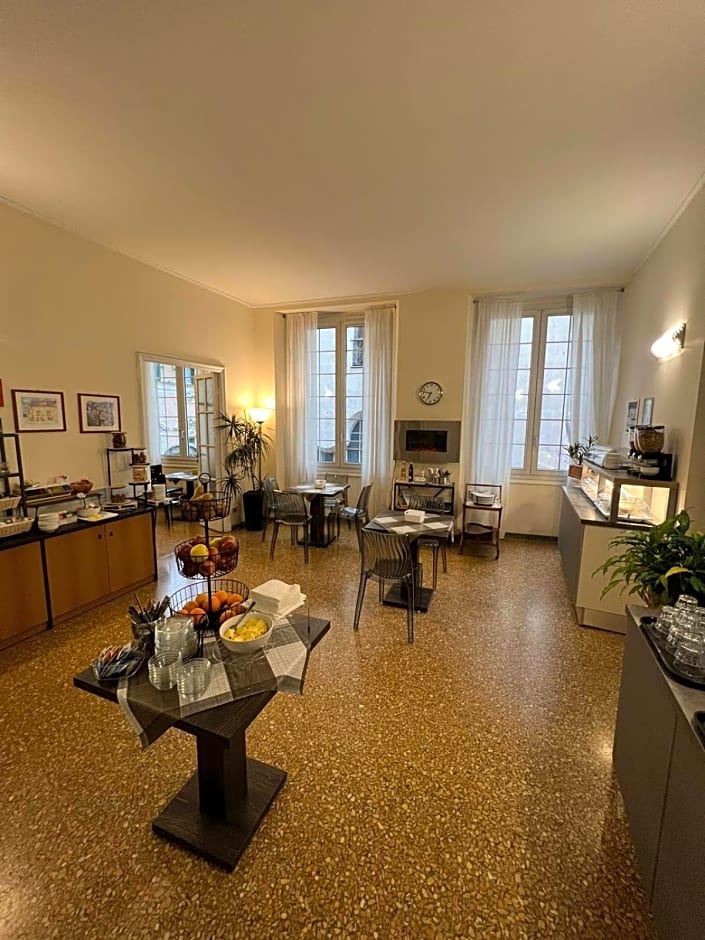 Hotel Cairoli