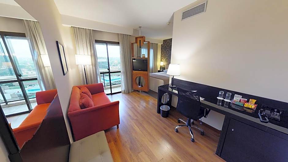 Estanplaza Funchal Faria Lima