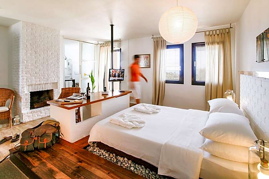 4reasons hotel + bistro | 12+