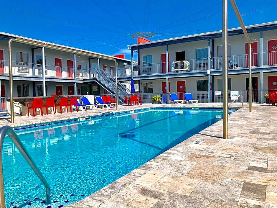 Sea And Breeze Hotel And Condo