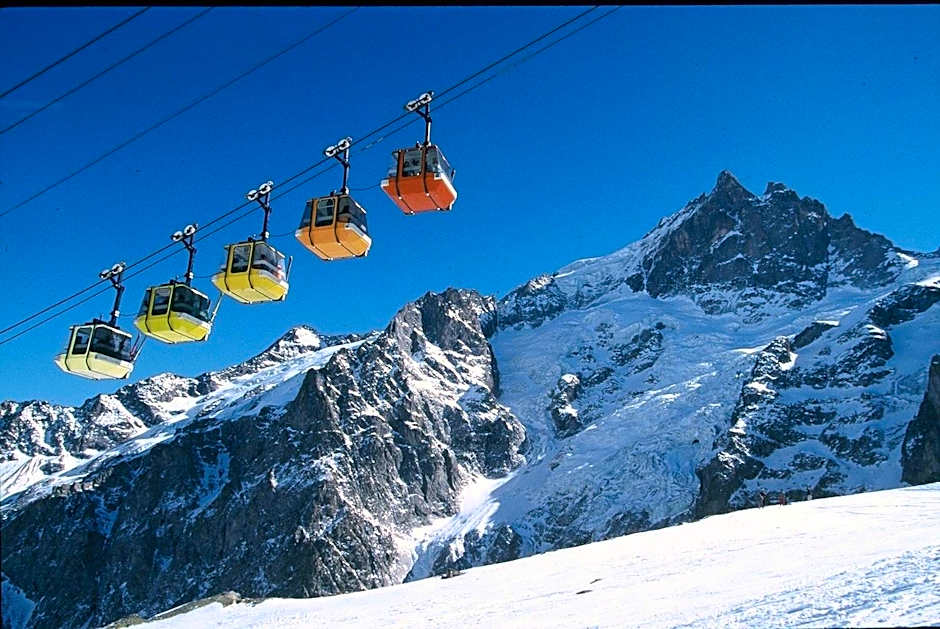 Chez Philippe - Appartements et Chalets - Panoramic Village vue Glaciers