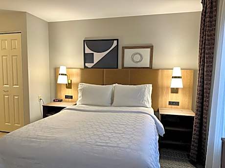 Staybridge Suites Milwaukee West-Oconomowoc By IHG