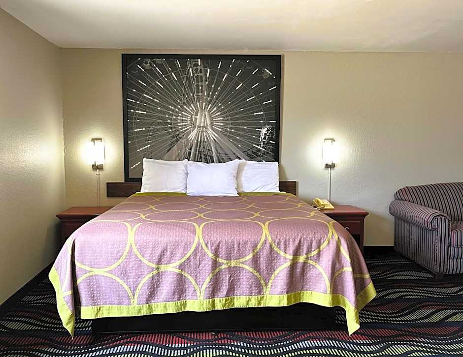 Super 8 by Wyndham Vincennes