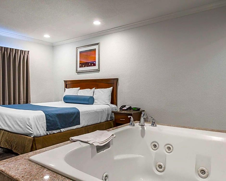 Rodeway Inn & Suites Pacific Coast Highway