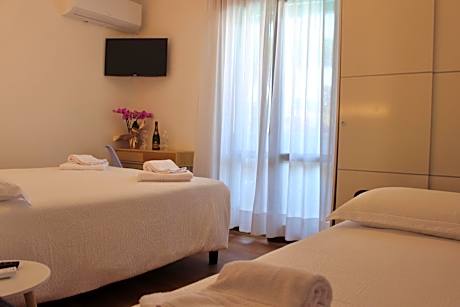 Double Room with Extra Bed and Balcony