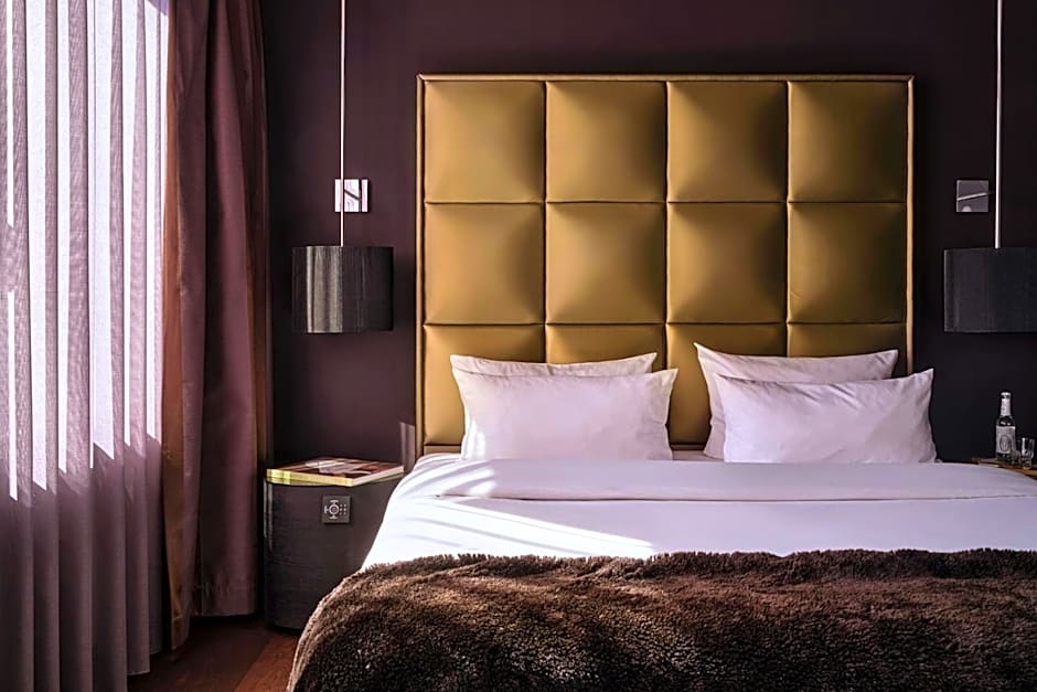 Roomers Frankfurt Central, Autograph Collection