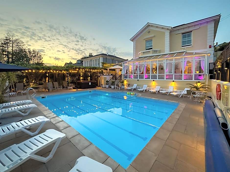 Riviera Lodge Hotel