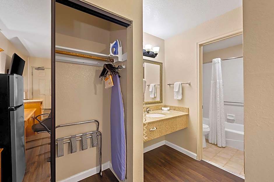 Clarion Inn