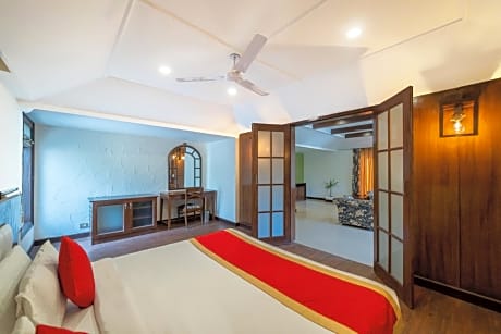 Deluxe Suite with 10% discount on food and soft beverages