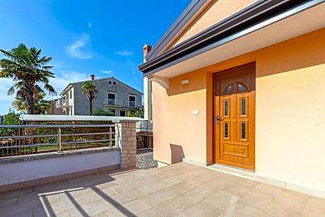House near the sea & city center - pet friendly