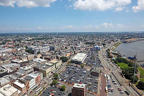 French Suite, Suite, 1 King, French Quarter View, River View