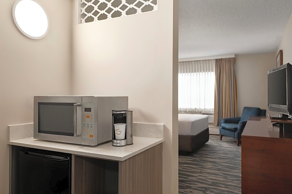 Travelodge by Wyndham Calgary South