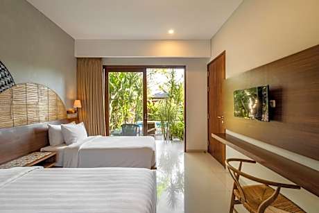 Deluxe Twin Room with Pool Access