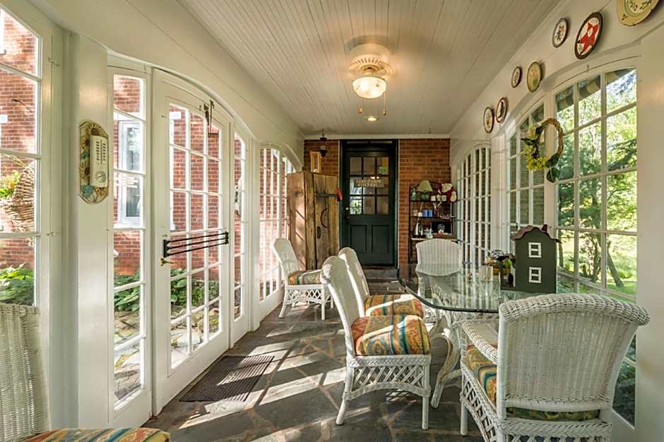 Lightner Farmhouse B&B