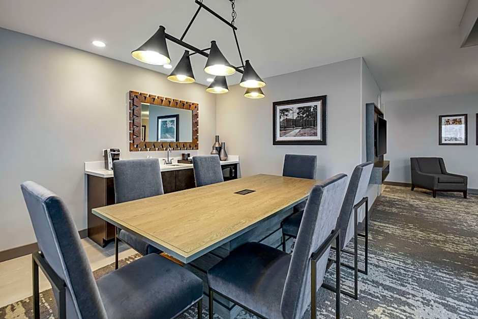 Embassy Suites by Hilton Jonesboro Red Wolf Convention Center