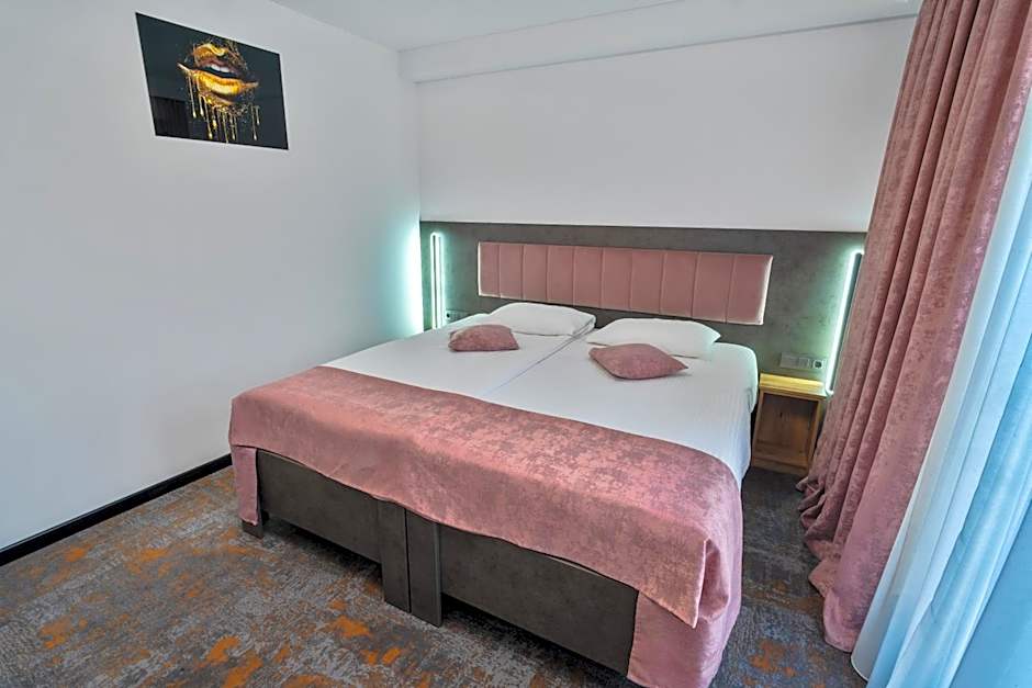 Foto 1 di 10 di Deluxe 1 Double Bed or 2 Beds