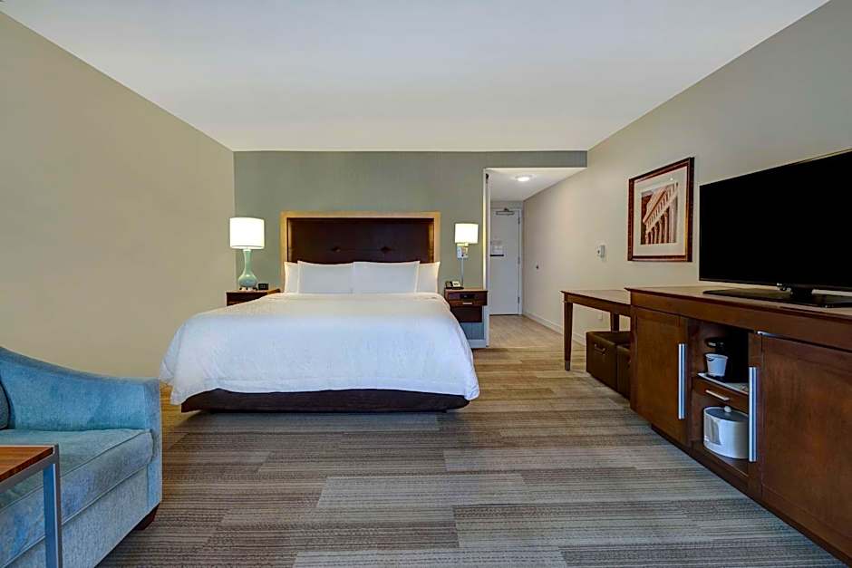 Hampton Inn By Hilton & Suites Milwaukee West