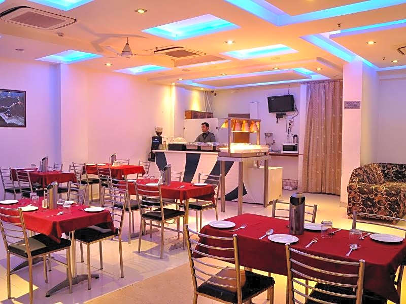 HOTEL DELHI 55 @ NEW DELHI RAILWAY STATION                                                      