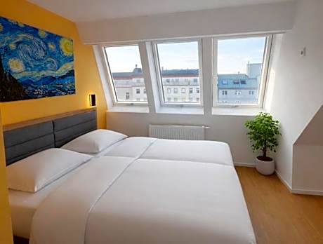 A&T Hotel & Hostel