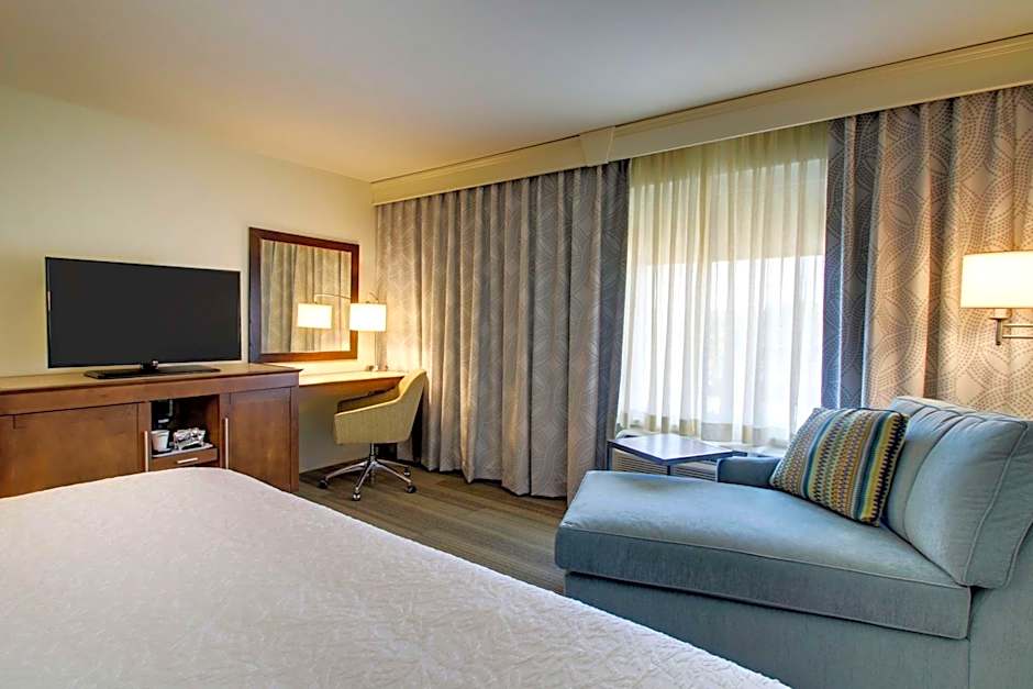 Hampton Inn By Hilton & Suites Milwaukee West