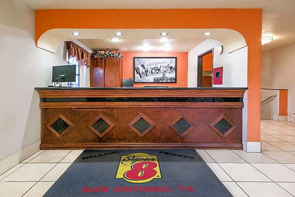 Super 8 by Wyndham San Antonio/I-35 North