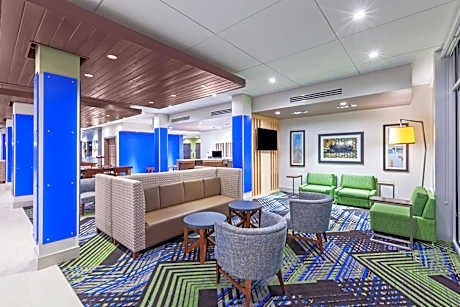 Holiday Inn Express and Suites Chanute By IHG