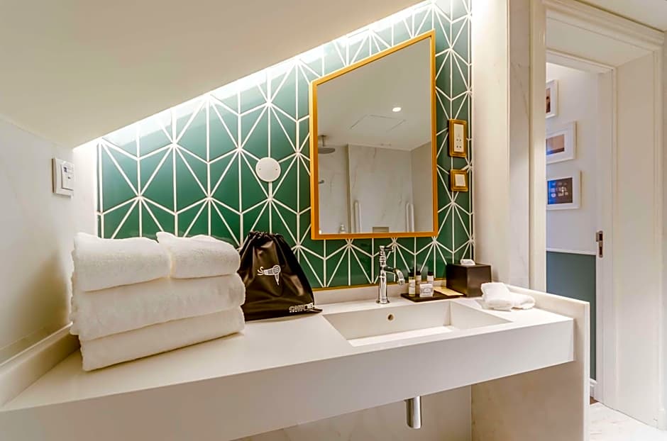 The Emerald House Lisbon, Curio Collection by Hilton