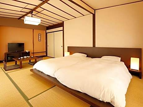 Twin Room with Tatami Area