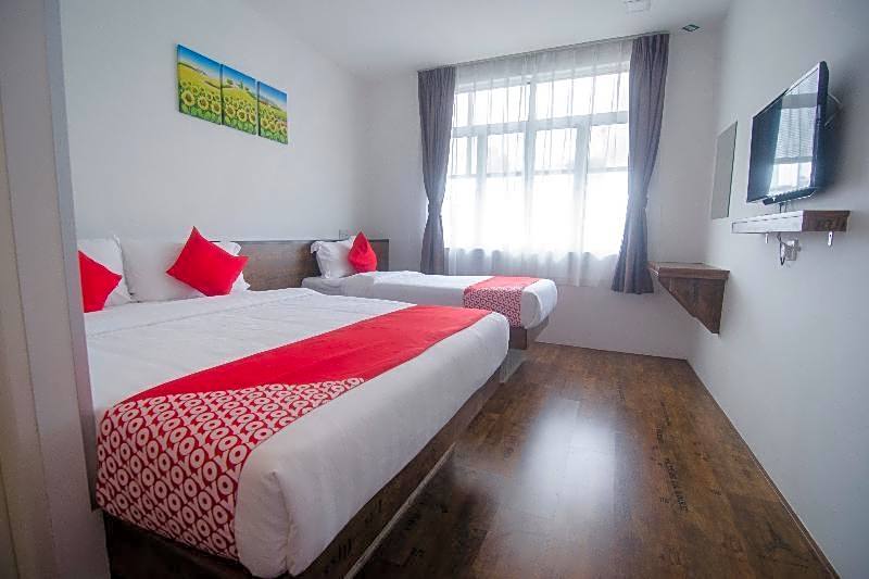 OYO 836 Mandurah Room & Cafe