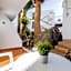 Central location in a great complex with 300mbps internet