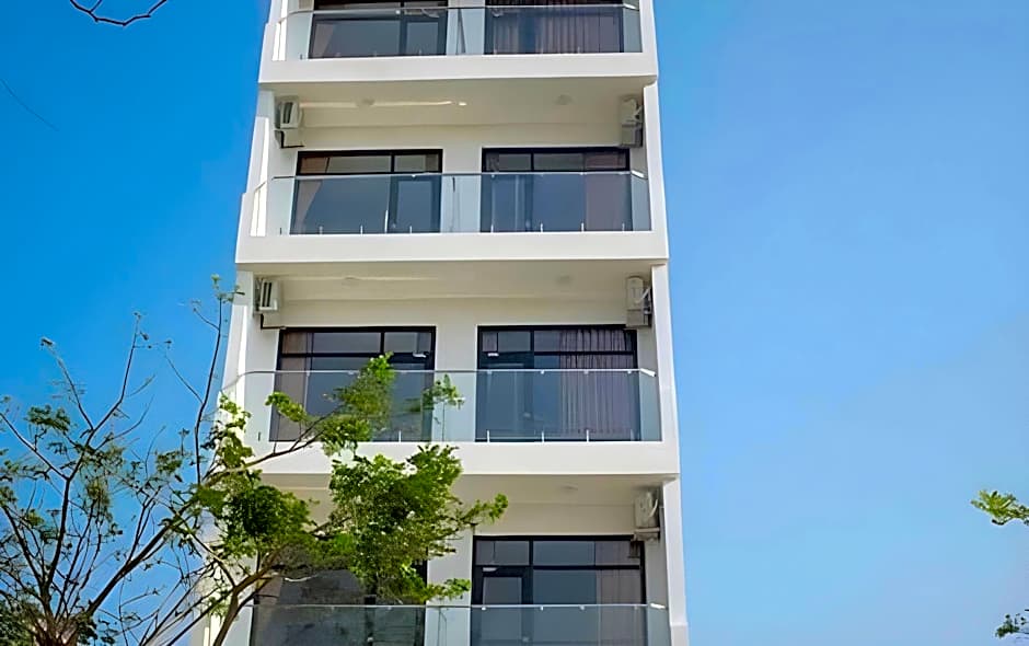 MOON HOTEL