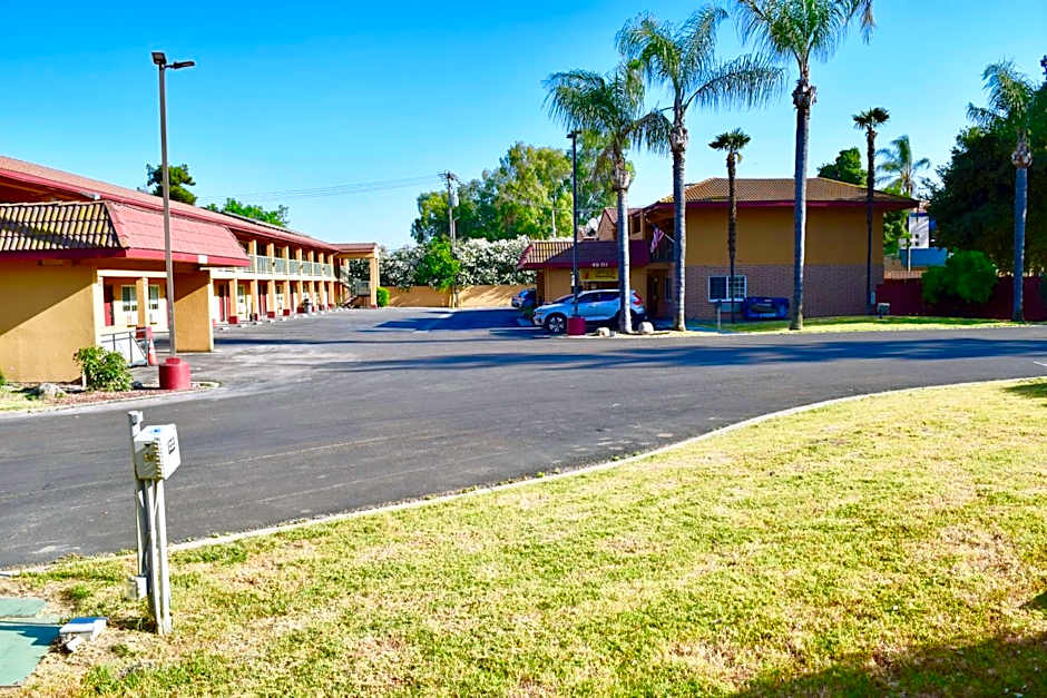 Super 8 by Wyndham Visalia