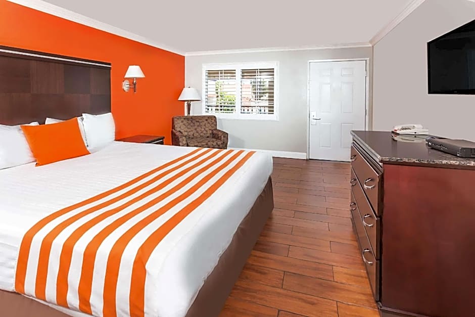 Casa Blanca Hotel & Suites Orange