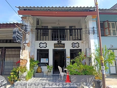 Chino Town Gallery Alley