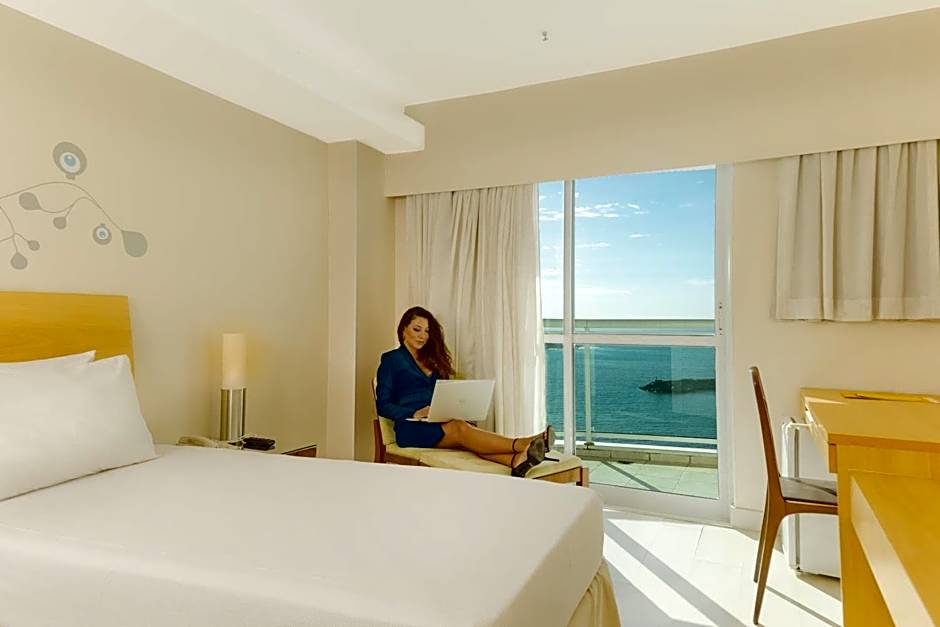 Golden Tulip Macae
