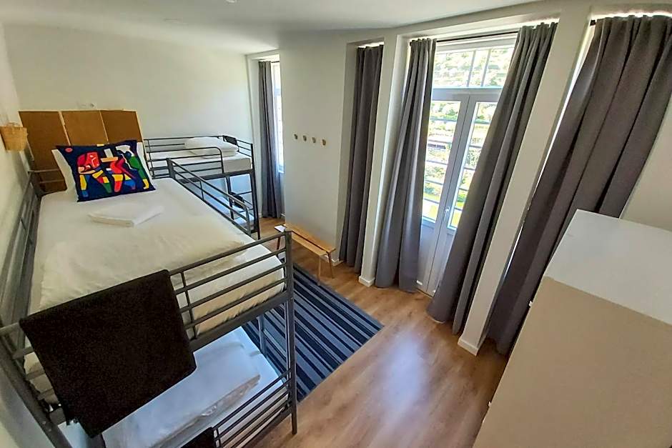 Zdjęcie 1 z 4 — Bunk Bed in Mixed Dormitory Room