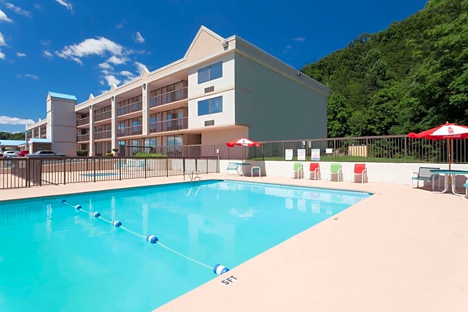 Howard Johnson by Wyndham Salem Hotel & Conference Center