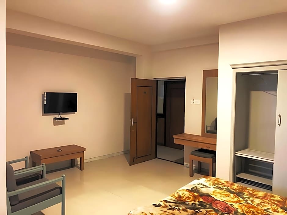 Hotel Preethi Palace