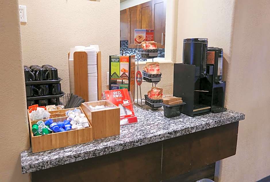 Prairie Crest Calgary Airport by IHG