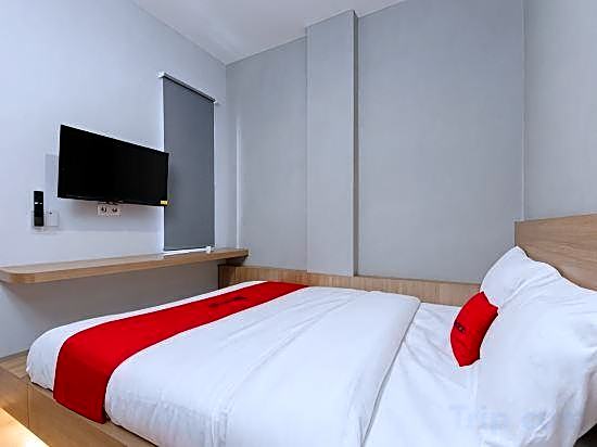 RedDoorz Plus @ Kedaton Lampung