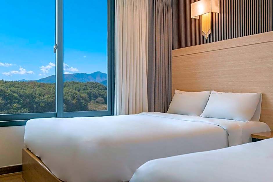 Two Y Hotel