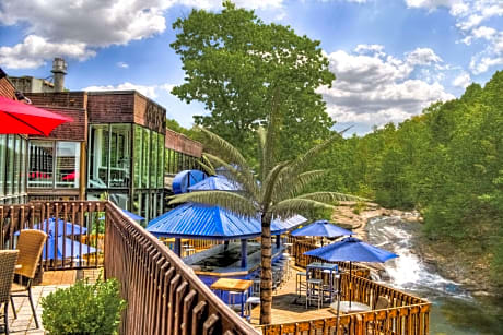 The Woodlands Inn