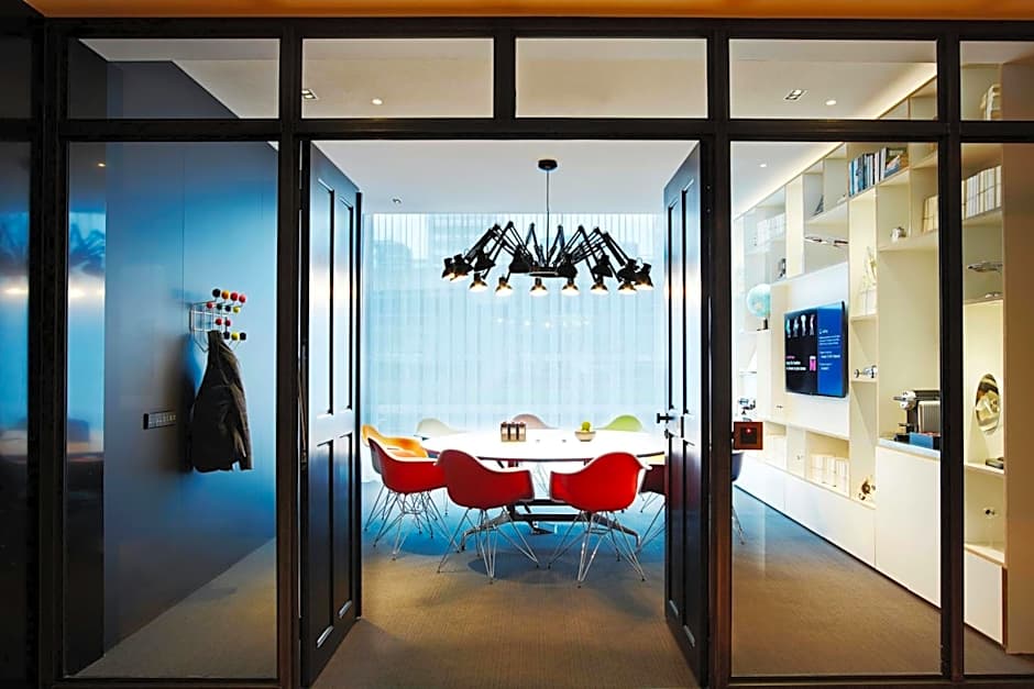 citizenM Schiphol Airport