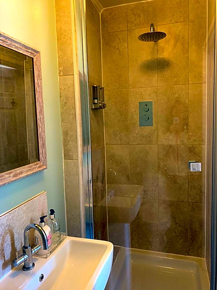 Hollybush Guest House