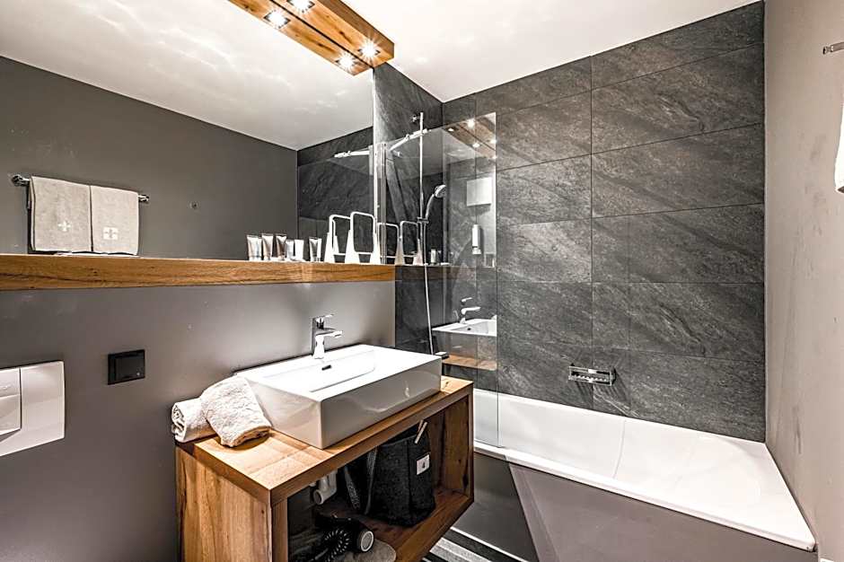 ALMMONTE SENSUM SUITES - Funky Living Hotel