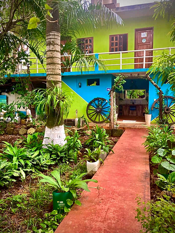 Yaxche Centro Hostal y Camping