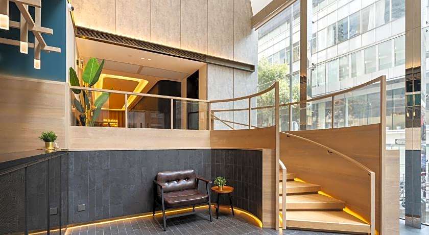 Dash Living on Hollywood