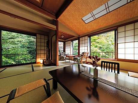 Quadruple Room with Shared Bathroom