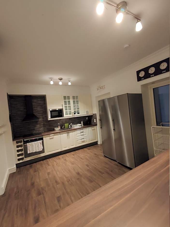 Vandrarhem 11 RUM & KÖK