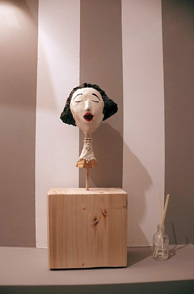 Largo da Rainha, Guesthouse